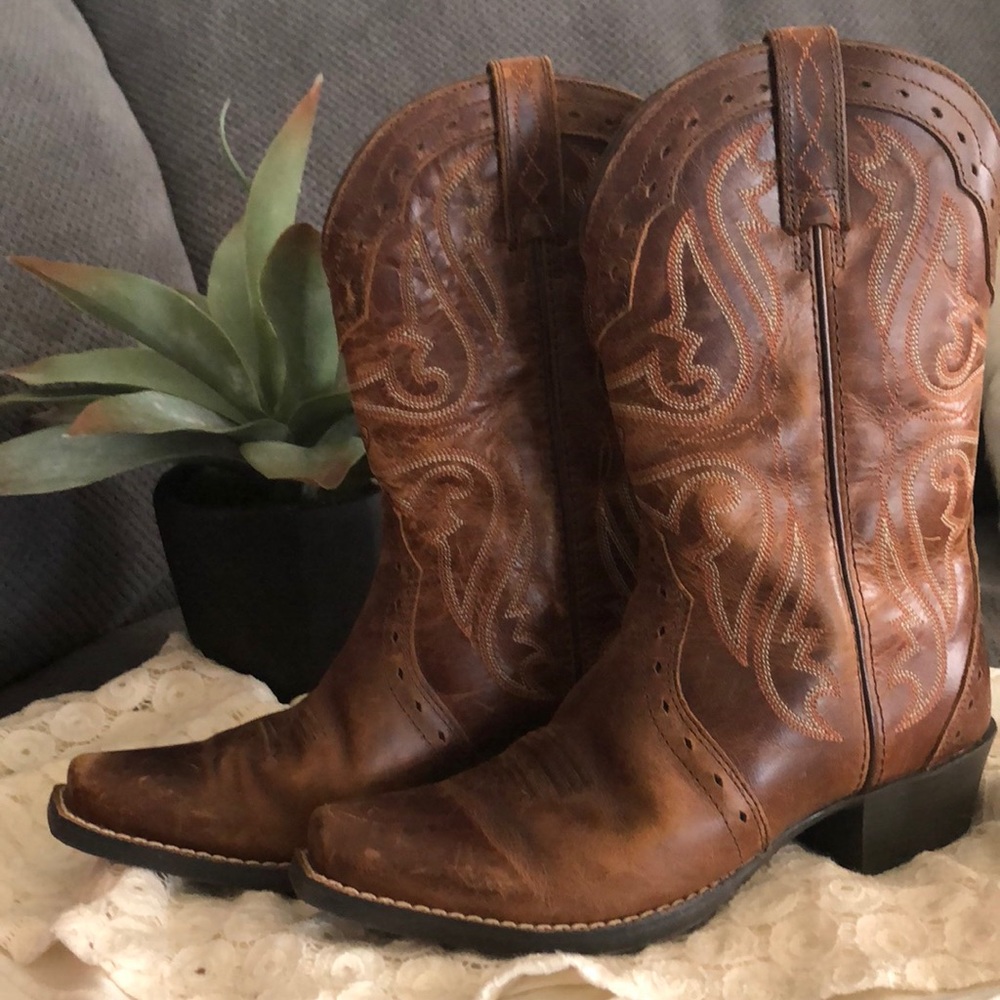 NWOT Ariat Cowboy boots girls